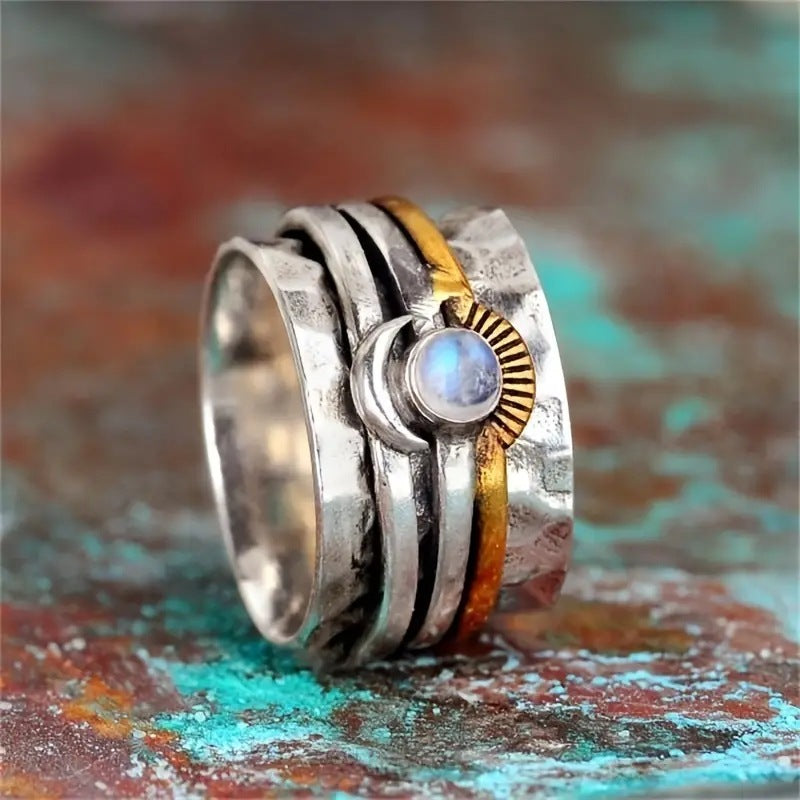 Anillo de dos tonos con incrustaciones de piedra lunar