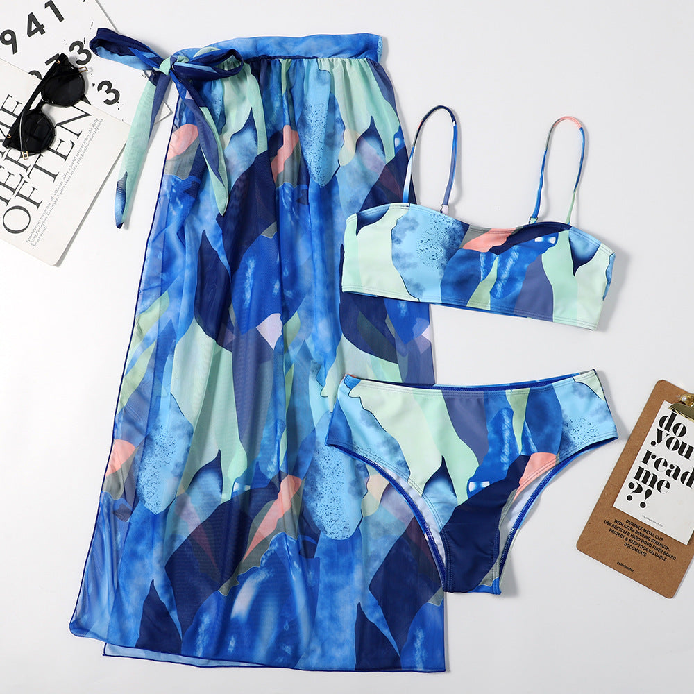 Bikini de tres piezas con estampado colorido