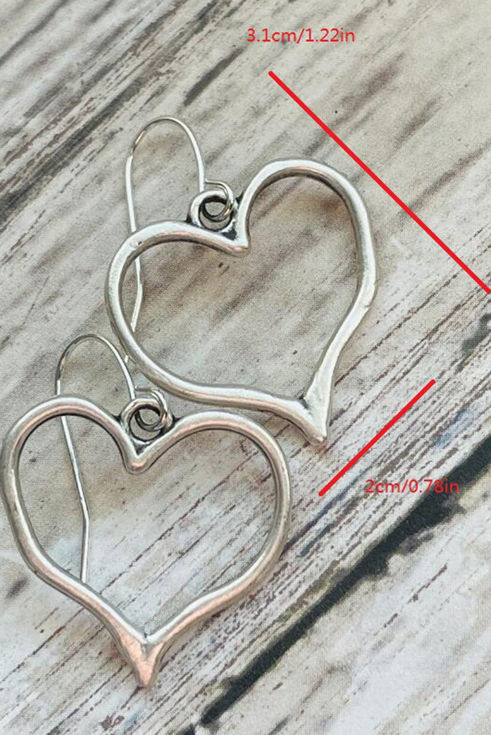 Pendientes de gancho con forma de corazón plateado