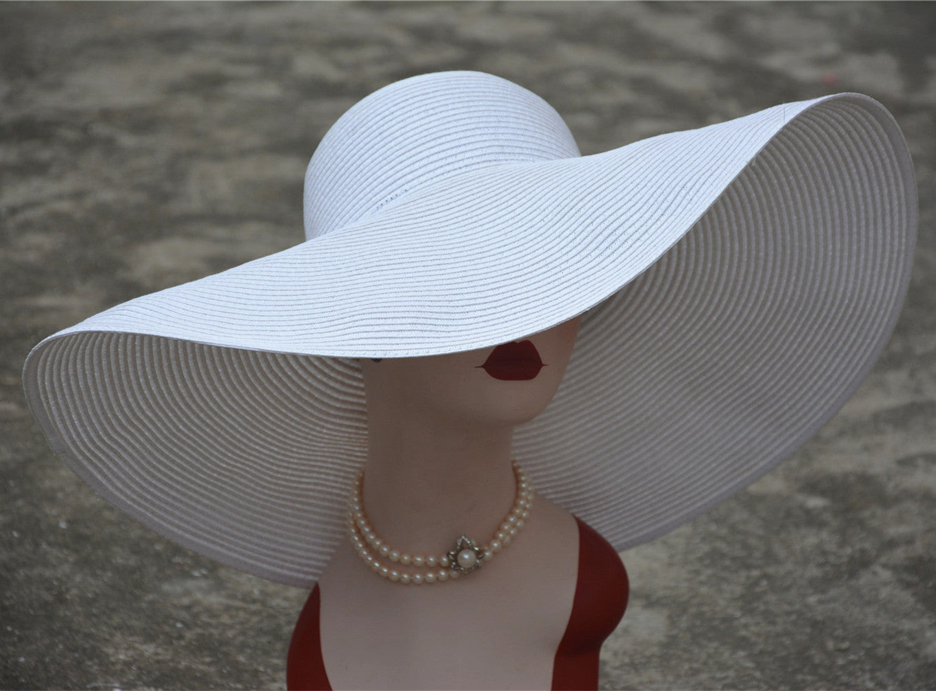 Sombrero de paja de gran tamaño con diseño de Hepburn Shade