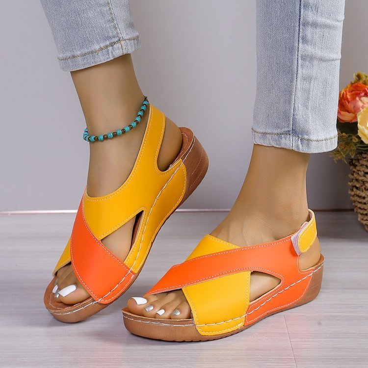 Sandalias de cuña de verano con tiras cruzadas en bloques de color estilo romano