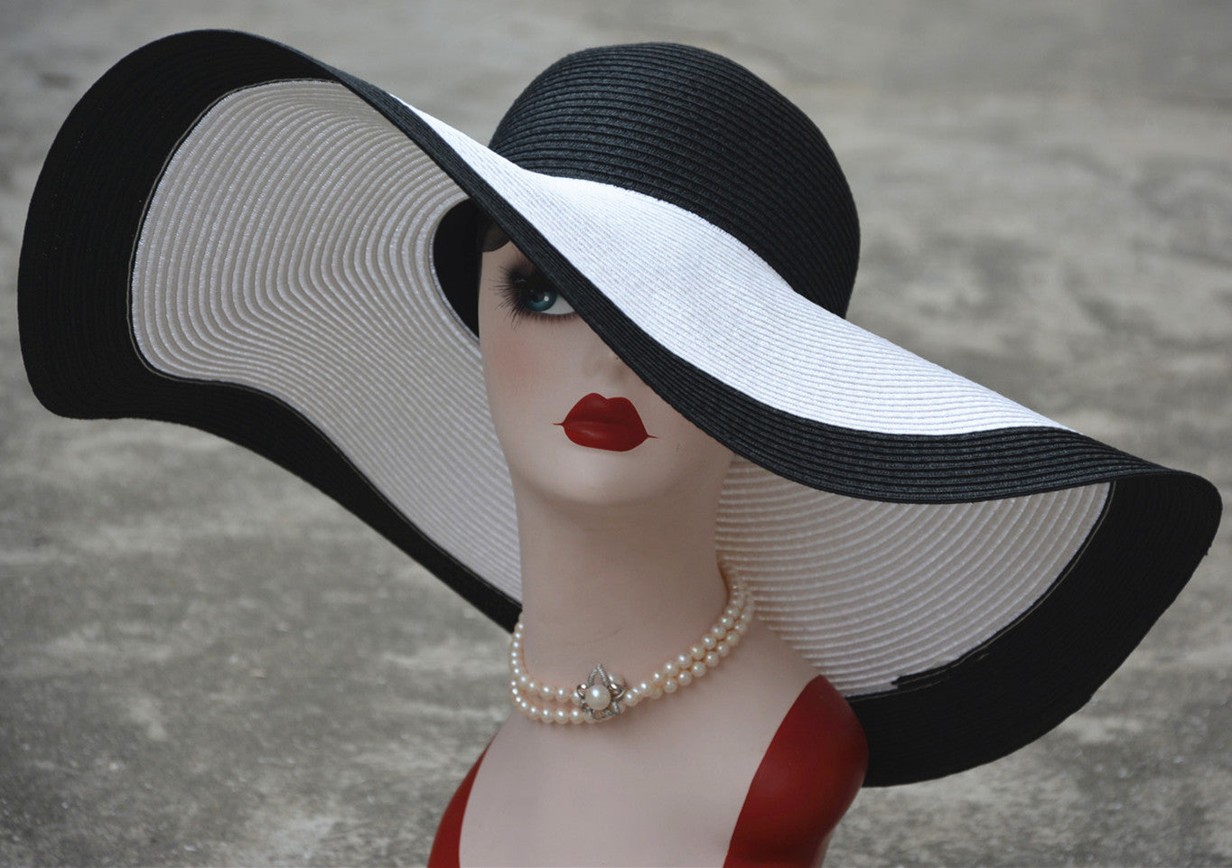 Sombrero de paja de gran tamaño con diseño de Hepburn Shade