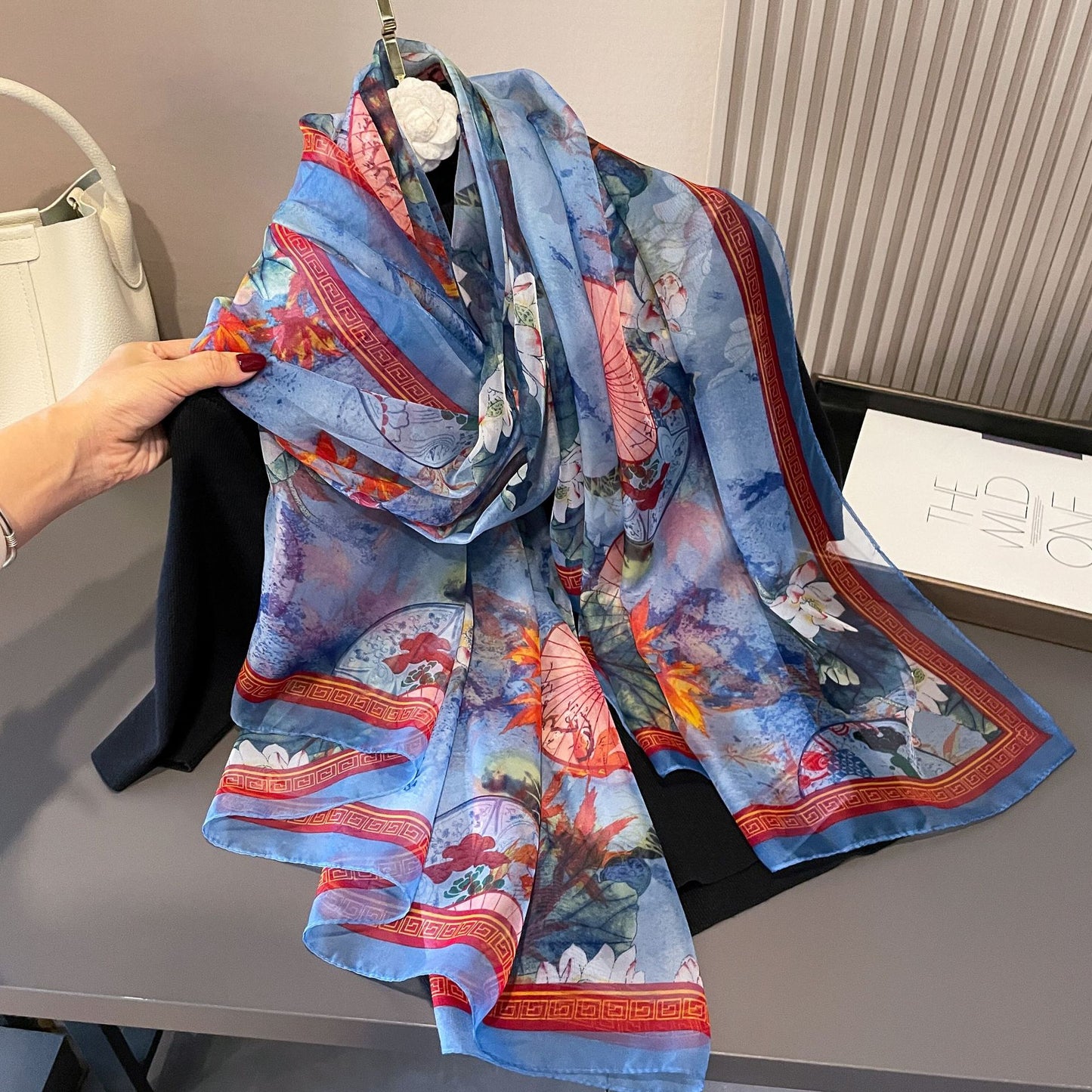 Fine yarn Begonia scarf type shawl