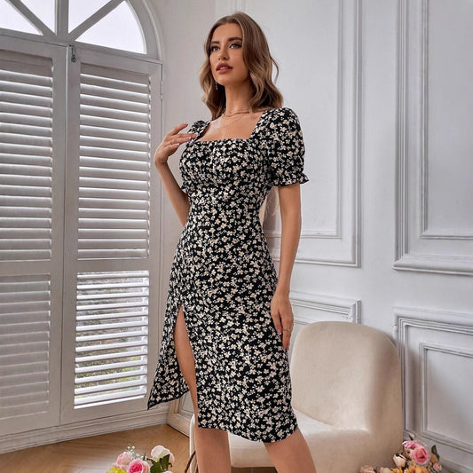 Vestido floral de verano con cuello cuadrado y mangas pétalo