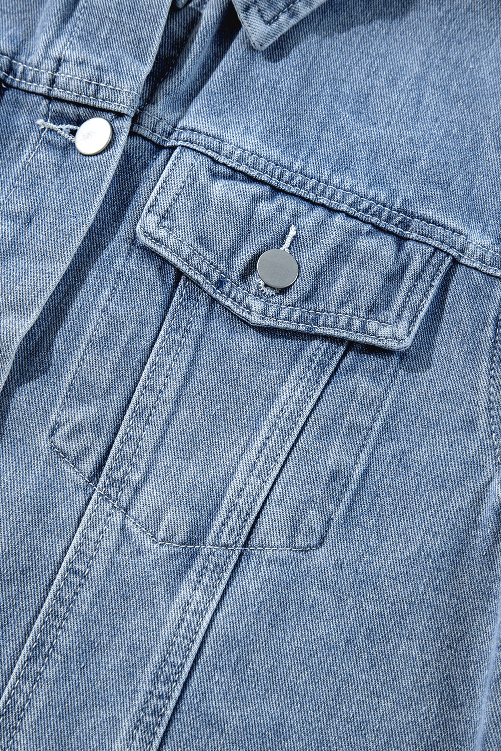 Chaqueta vaquera con bolsillos y solapa con volantes en azul Beau