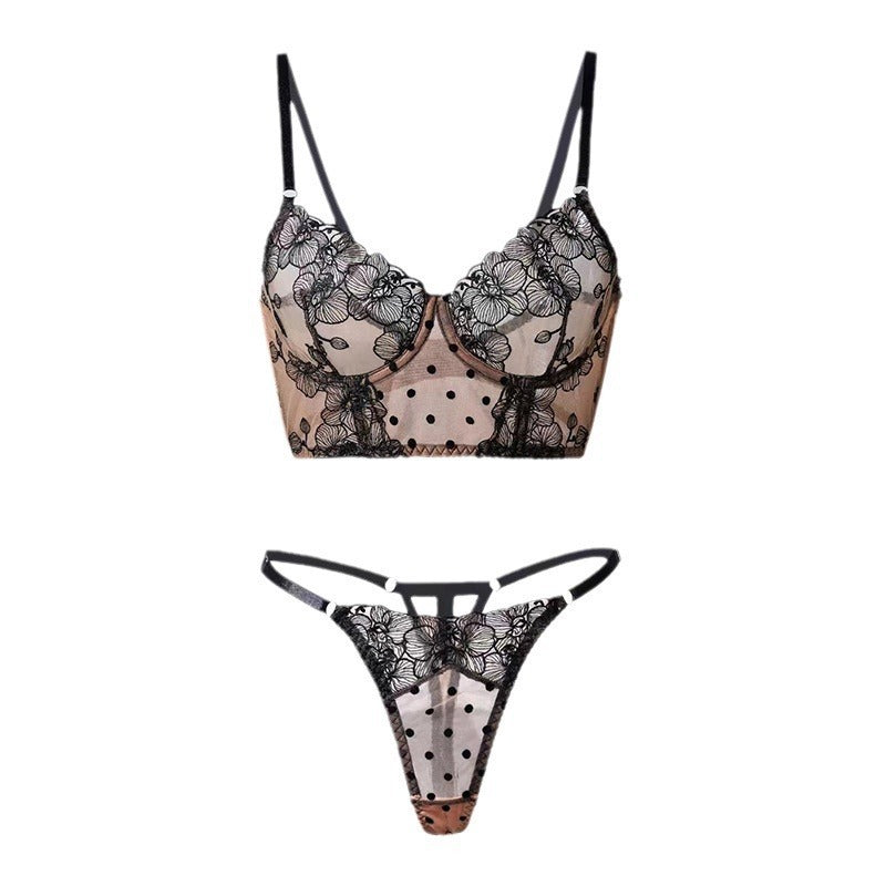 Lencería de encaje muy sexy con estampado de pepas y flores