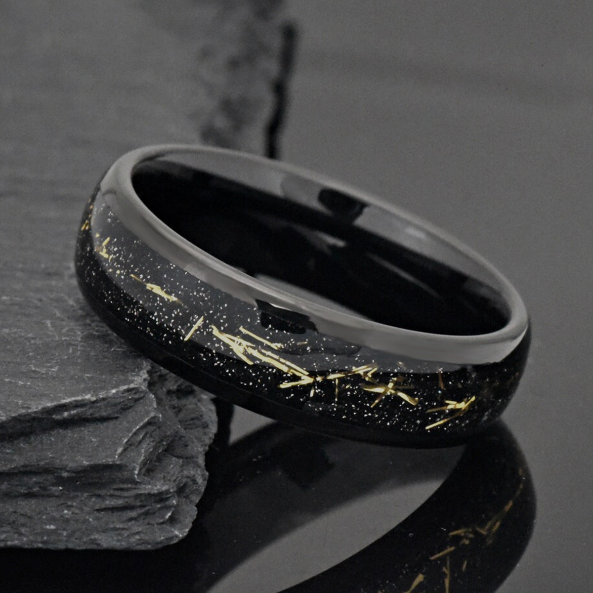 Anillo de acero de tungsteno negro con borde de alambre plateado