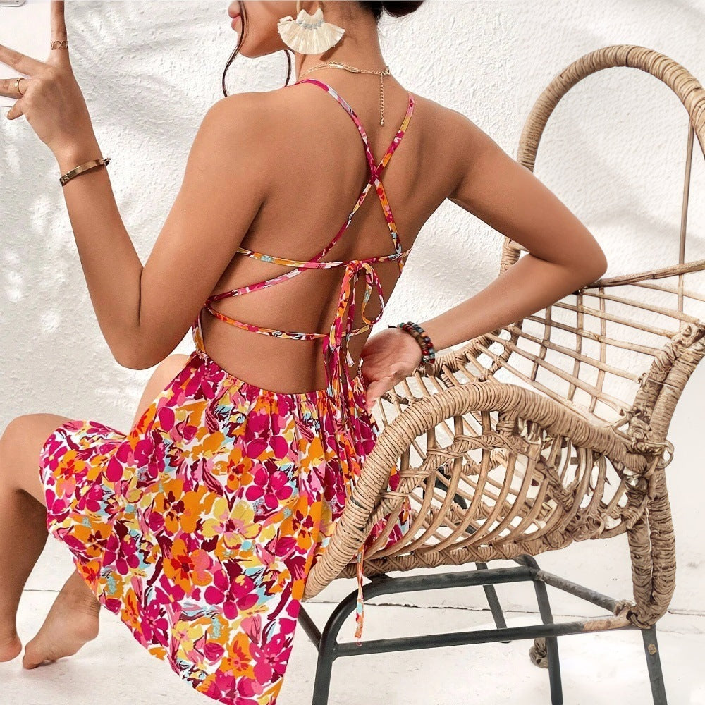 Short summer dress with floral print and lace-up back