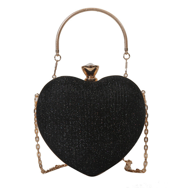 Bolso elegante de mujer con brillante en forma de corazón
