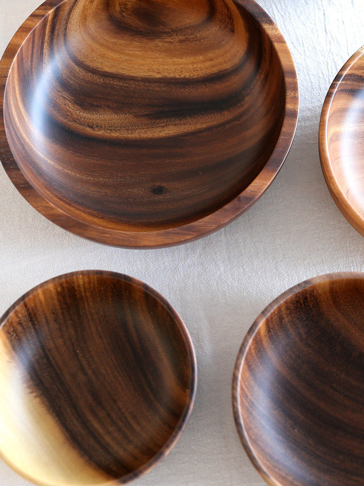 Tazón de madera hecho a mano con hermosas vetas