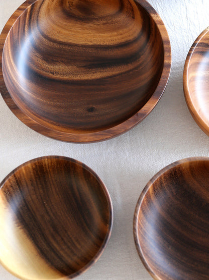 Tazón de madera hecho a mano con hermosas vetas