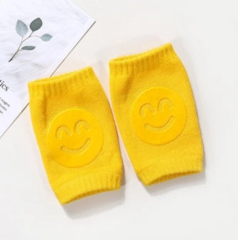 Protective and non-slip knee pads for crawling babies
