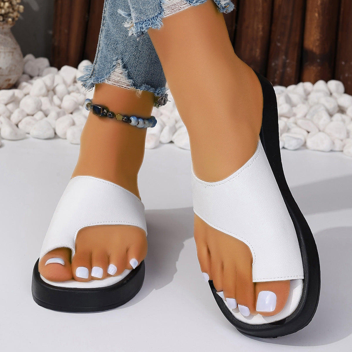 Women's chunky sole clip toe flat flip flops