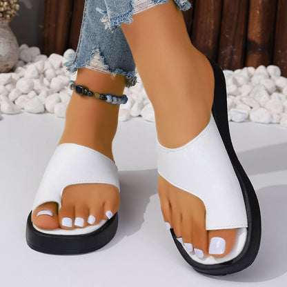 Women's chunky sole clip toe flat flip flops