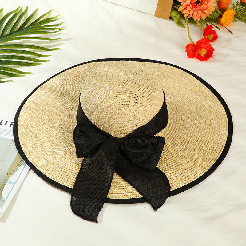 Sombrero versátil de ala grande con lazo decorativo