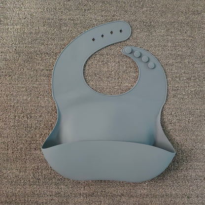 Babero de silicona suave impermeable con receptor de alimentos