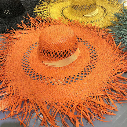 Sombrero de rafia con ala grande y borlas