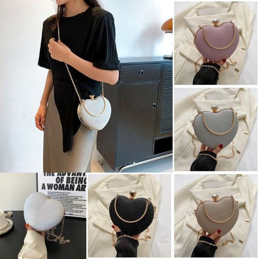 Bolso elegante de mujer con brillante en forma de corazón