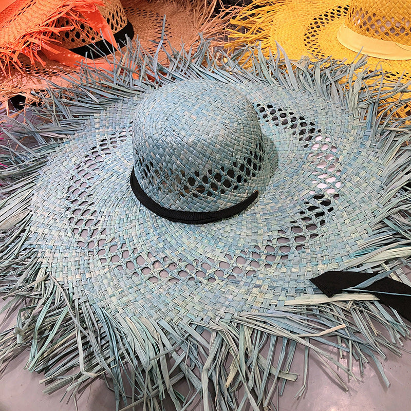 Sombrero de rafia con ala grande y borlas