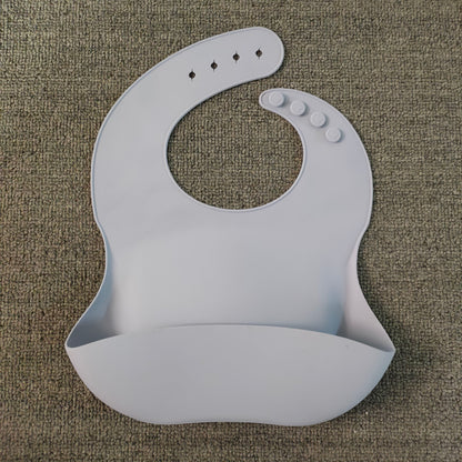 Babero de silicona suave impermeable con receptor de alimentos