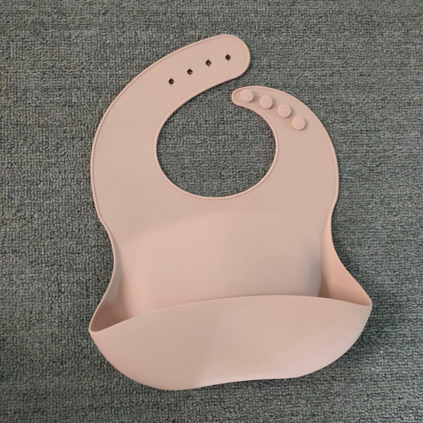 Babero de silicona suave impermeable con receptor de alimentos