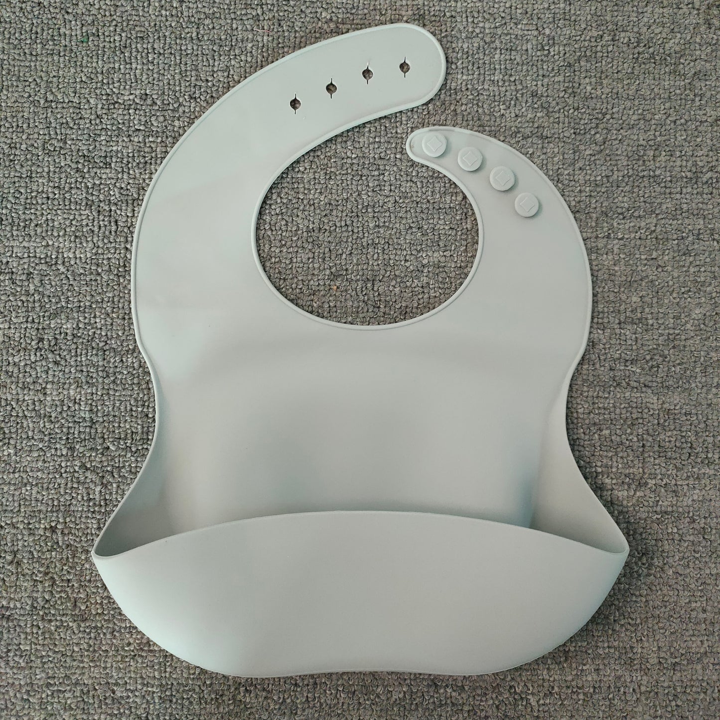 Babero de silicona suave impermeable con receptor de alimentos