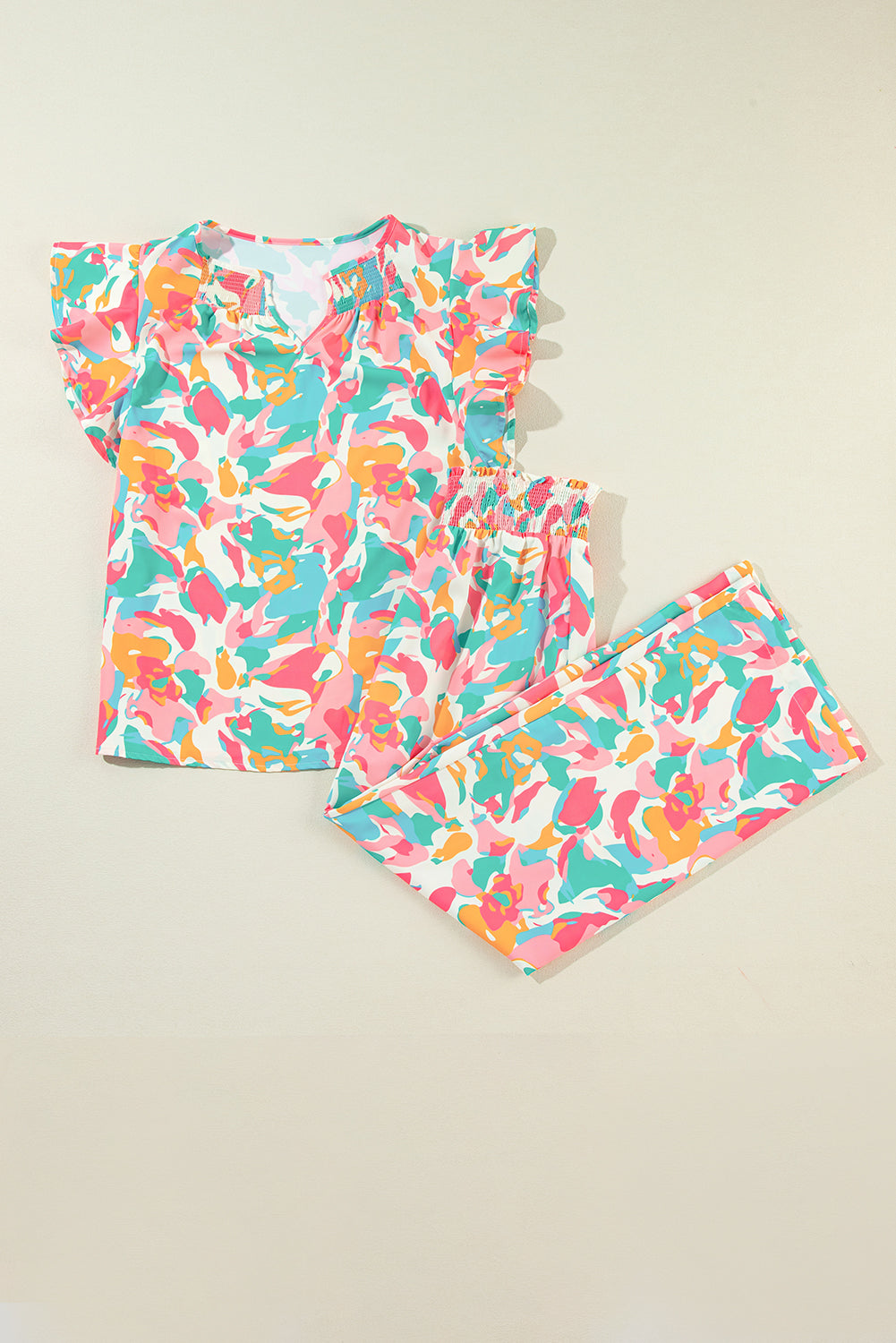 Conjunto de pantalones anchos y top con mangas con volantes florales