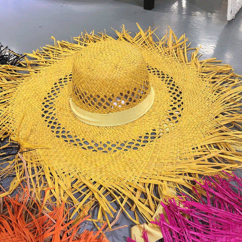 Sombrero de rafia con ala grande y borlas