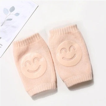 Protective and non-slip knee pads for crawling babies