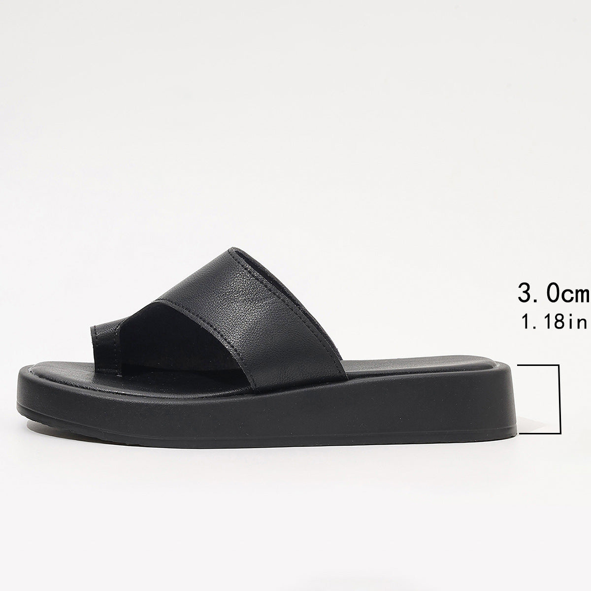 Women's chunky sole clip toe flat flip flops