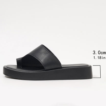 Women's chunky sole clip toe flat flip flops