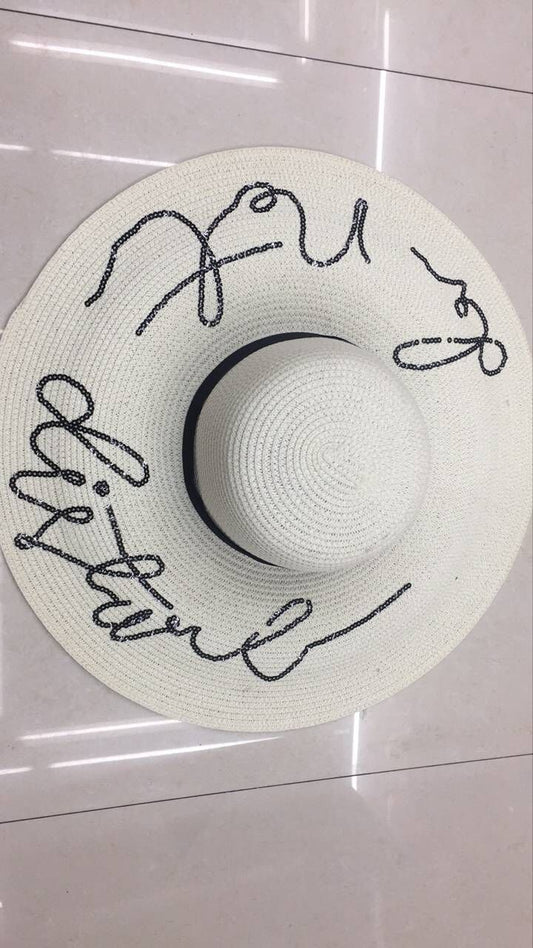Sombrero de paja de ala grande con letras