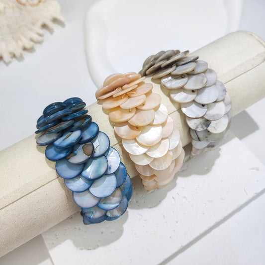 Pulsera de concha de escamas redondas tejida a mano