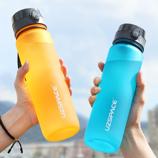 Botella de agua deportiva colorida para viajes al aire libre y fitness