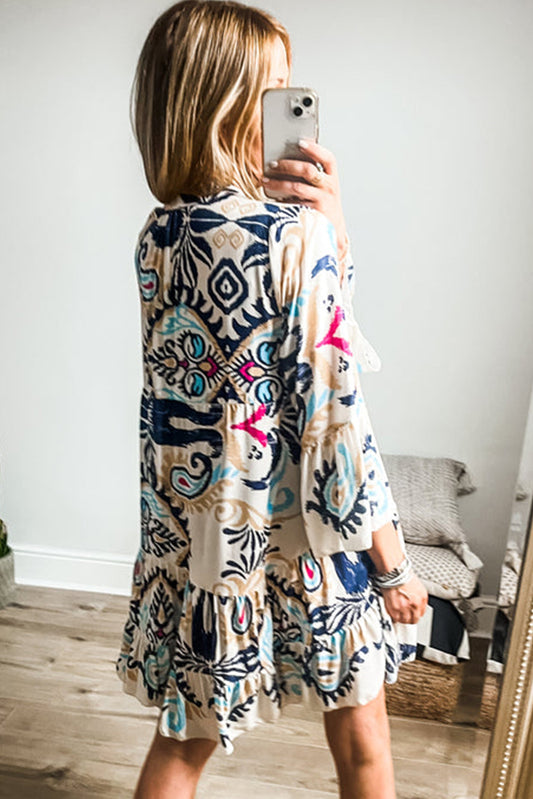 Minivestido abotonado con mangas y brazalete tribal estampado en blanco