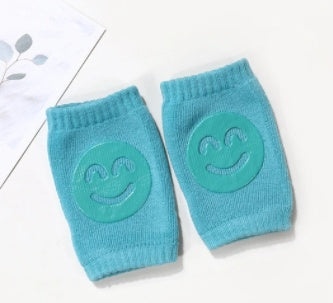 Protective and non-slip knee pads for crawling babies