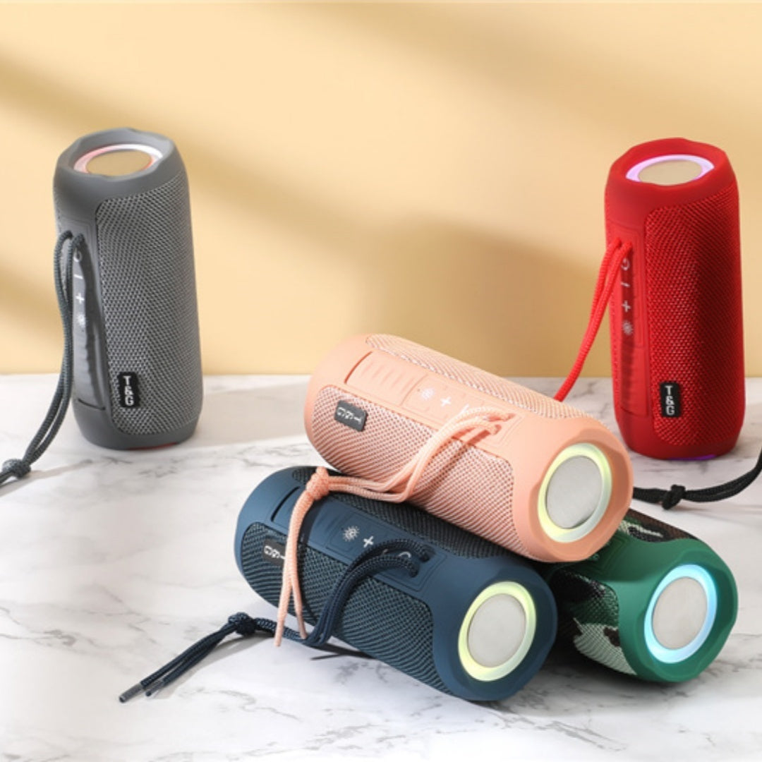 Altavoz Bluetooth portátil LED impermeable con tarjeta