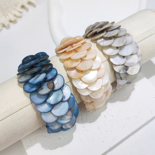 Pulsera de concha de escamas redondas tejida a mano