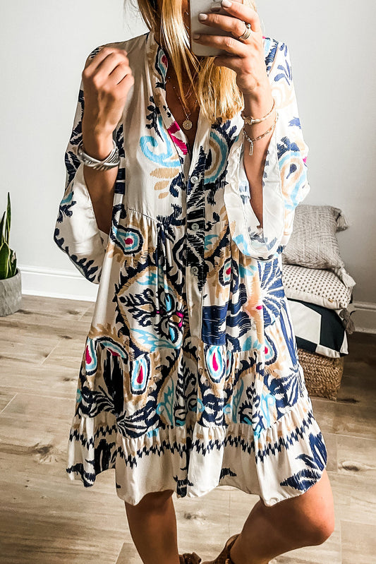 Minivestido abotonado con mangas y brazalete tribal estampado en blanco