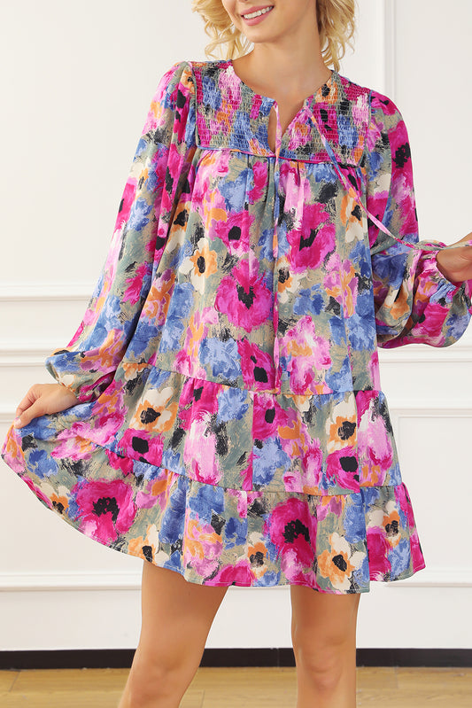 Vestido recto con mangas abullonadas y cuello anudado con flores multicolor