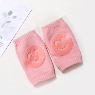 Protective and non-slip knee pads for crawling babies