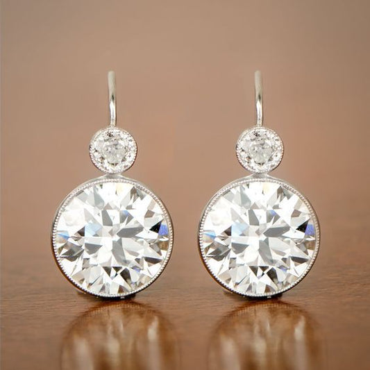 Pendientes de mujer elegantes con zirconias redondas