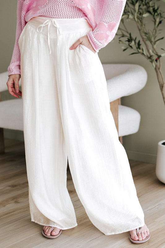 Pantalones blancos casuales con cintura plisada y pierna ancha