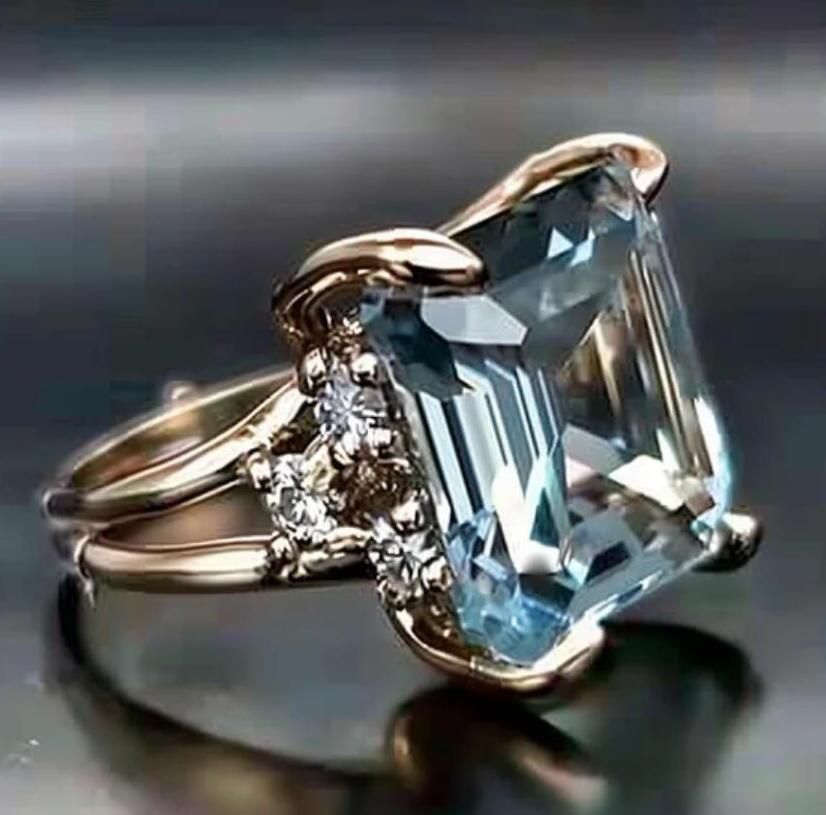 Anillo de piedra natural con incrustaciones de cara ancha