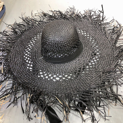 Sombrero de rafia con ala grande y borlas