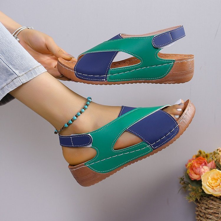 Sandalias de cuña de verano con tiras cruzadas en bloques de color estilo romano