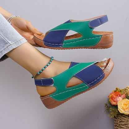 Sandalias de cuña de verano con tiras cruzadas en bloques de color estilo romano