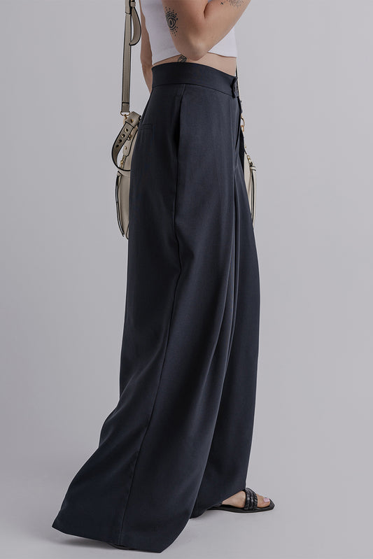 Pantalones anchos plisados de cintura alta con dos botones en azul sucio