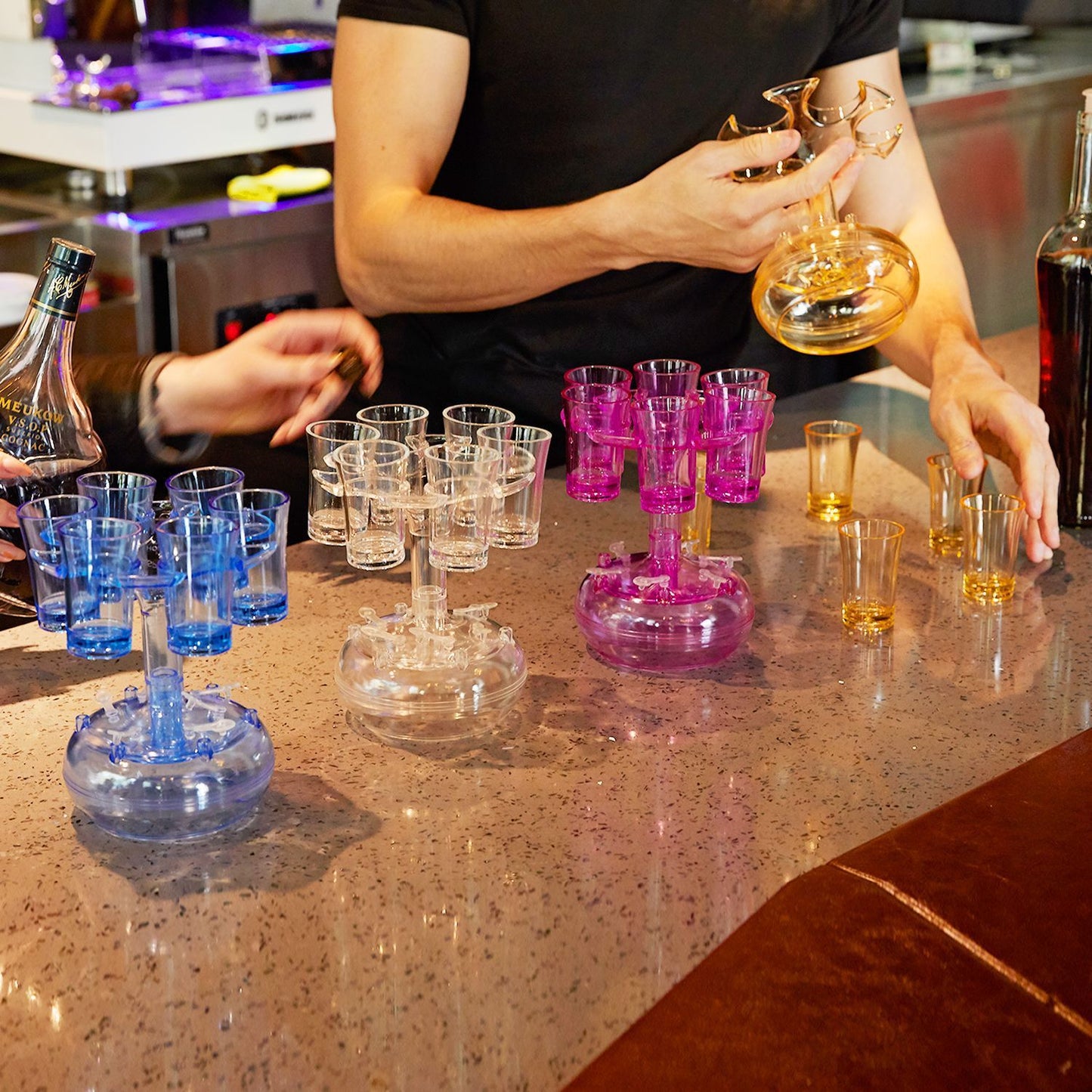 Dispensador de chupitos con 6 vasos ideal para fiestas